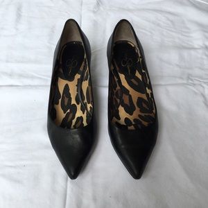 Black Jessica Simpson kitten heel size 6.5